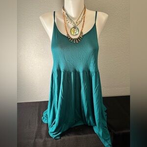Women’s h and M green flared tank size sm
Fit like medium